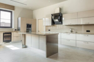 Fussboden Kueche grauer Vinyl